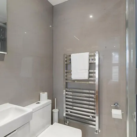 5 Bedroom Flat In Paddington London