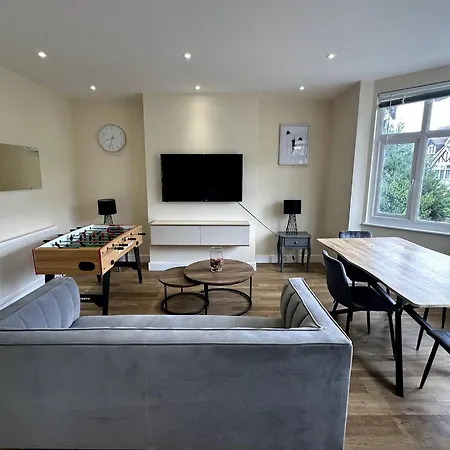 Apartment Lovely 2 Bedroom Escape In London
