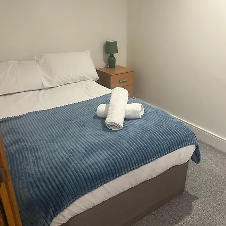 Modern 2 Bed 2 Bath Hyde Park *