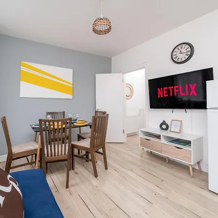 Modern 2 Bed East By Rebby Sleeps 5 Near Canning Town Station Londres