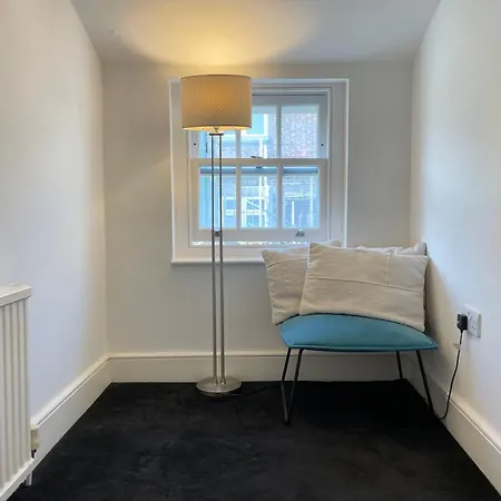 Apartment Victoria Maisonette London