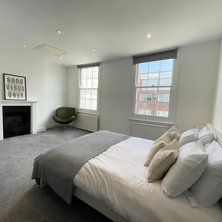 Victoria Maisonette Apartment London