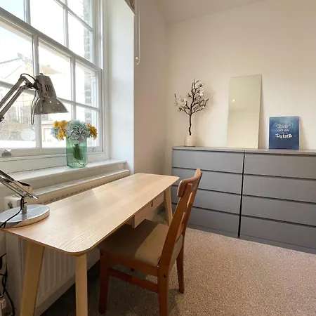 Apartment Victoria Maisonette London