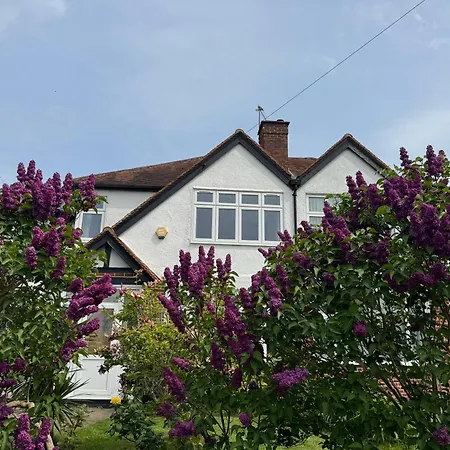 Twin With Free Parkings, Surbiton, Kingston Upon Thames, Surrey, Greater London, Uk! Holiday home *