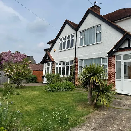 Twin With Free Parkings, Surbiton, Kingston Upon Thames, Surrey, Greater London, Uk! Holiday home *