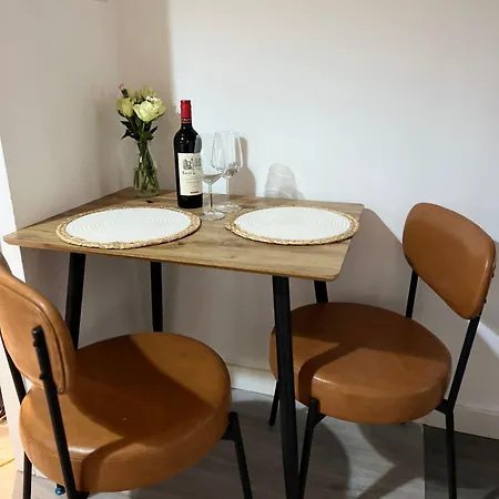 Stylish Putney Village Flat *
