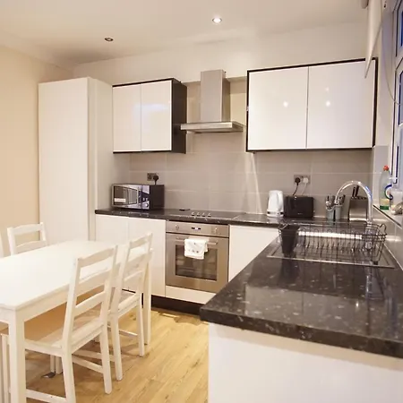 Evergreen Apartments, Flat 3, Apartment