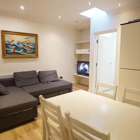 Evergreen Apartments, Flat 3, Apartment *