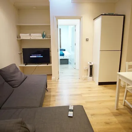 Evergreen Apartments, Flat 3, Apartment London