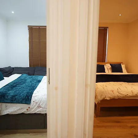 Evergreen Apartments, Flat 3,