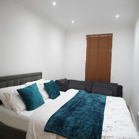 Evergreen Apartments, Flat 3, Apartment *