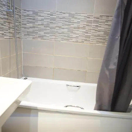 Evergreen Apartments, Flat 3, Apartment London