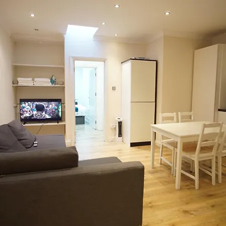 Apartment Evergreen Apartments, Flat 3, London