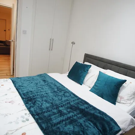 Evergreen Apartments, Flat 3, *