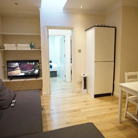 Evergreen Apartments, Flat 3, Apartment *