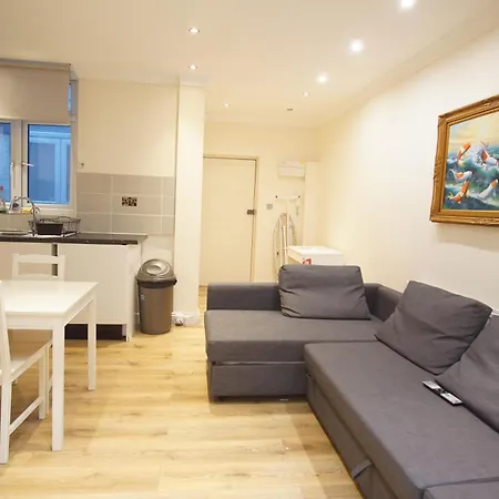 Apartment Evergreen Apartments, Flat 3, London