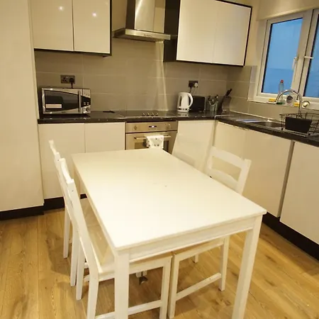 Evergreen Apartments, Flat 3, London
