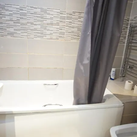 Apartment Evergreen Apartments, Flat 3, *