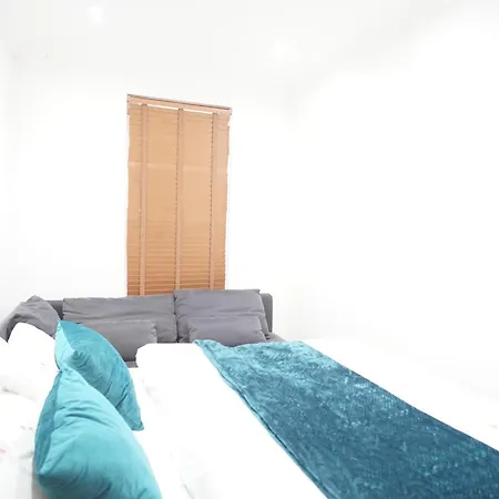 Evergreen Apartments, Flat 3, London