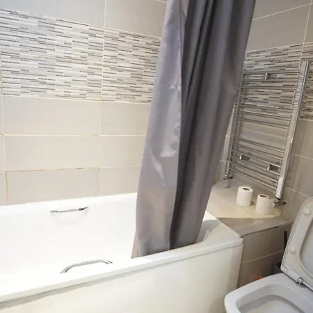Evergreen Apartments, Flat 3, Apartment *