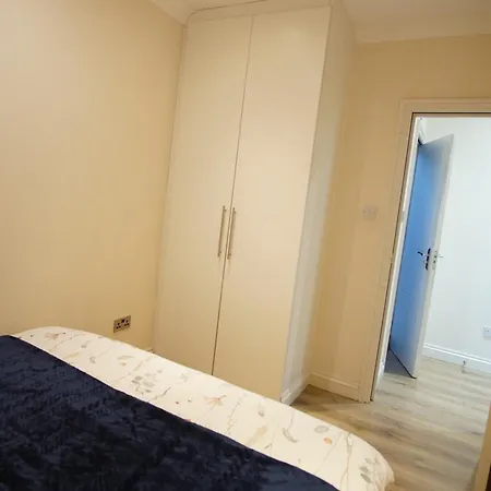 Evergreen Apartments, Flat 3, *