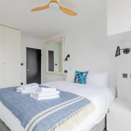 Bright And Stylish 2bd In Old Street W Views *