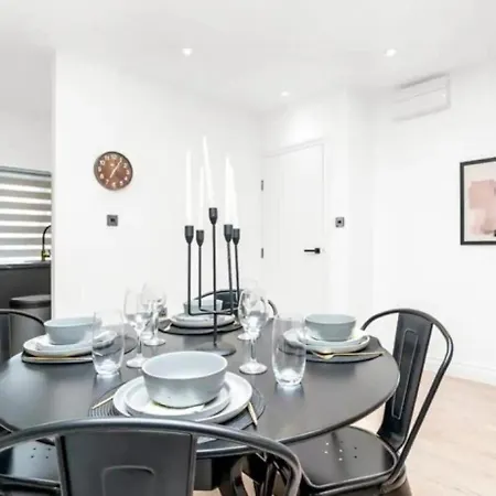Flat - Sleeps 3 - Links To Ldn & Airport Apartment *