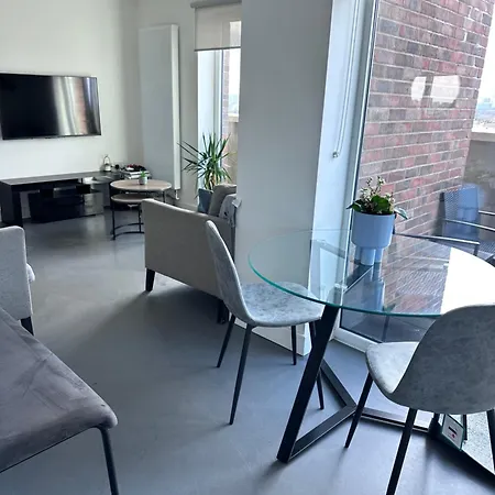 Beautiful 1 Bd Floor Terraced