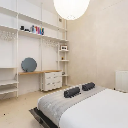 Bright & Spacious 2br Flat, Great Transport Links Apartment