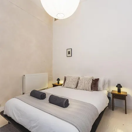 Apartment Bright & Spacious 2br Flat, Great Transport Links *