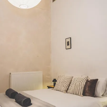 Bright & Spacious 2br Flat, Great Transport Links Apartment London