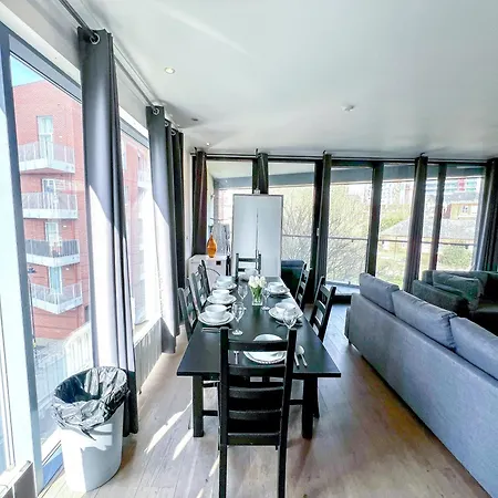 Sleek 3-bedroom Flat With Lift & Wi-fi In Southwark, Borough Near The Shard *