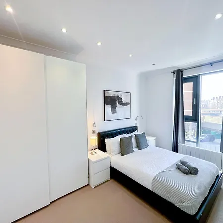 Sleek 3-bedroom Flat With Lift & Wi-fi In Southwark, Borough Near The Shard Apartment