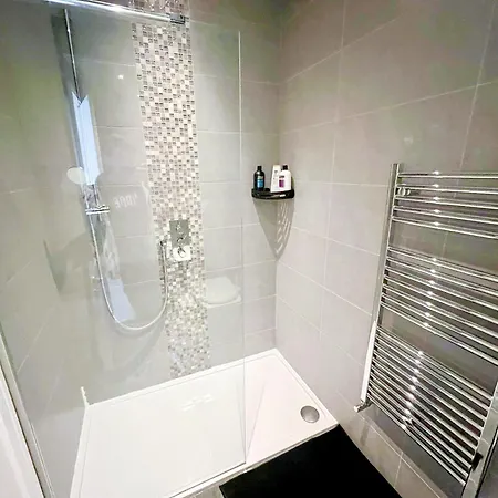 Sleek 3-bedroom Flat With Lift & Wi-fi In Southwark, Borough Near The Shard Apartment *