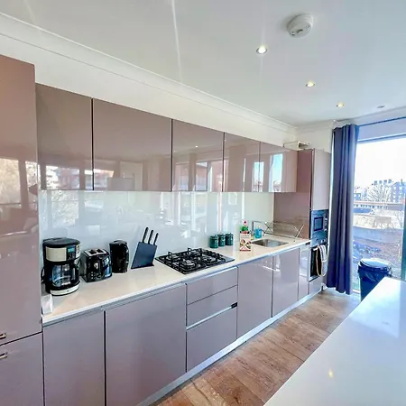 Sleek 3-bedroom Flat With Lift & Wi-fi In Southwark, Borough Near The Shard * London