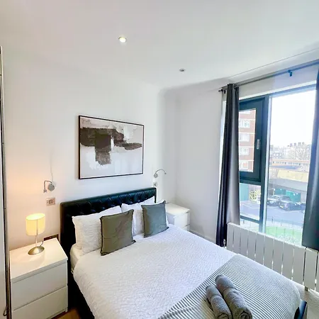 Sleek 3-bedroom Flat With Lift & Wi-fi In Southwark, Borough Near The Shard