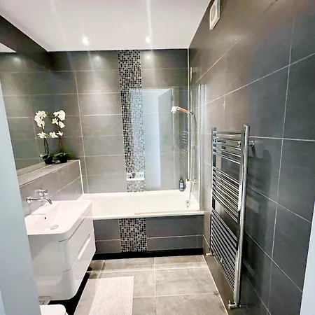 Sleek 3-bedroom Flat With Lift & Wi-fi In Southwark, Borough Near The Shard Apartment