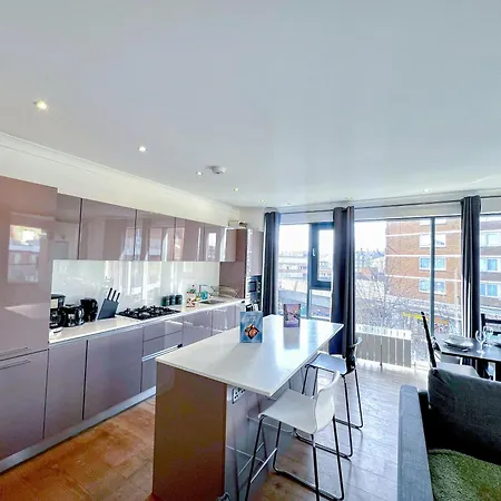 Apartment Sleek 3-bedroom Flat With Lift & Wi-fi In Southwark, Borough Near The Shard London