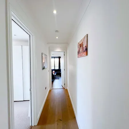 Sleek 3-bedroom Flat With Lift & Wi-fi In Southwark, Borough Near The Shard Apartment London