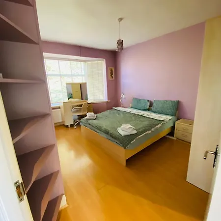 House For 7, Garden With Pond, 20min From Heathrow 度假居 *