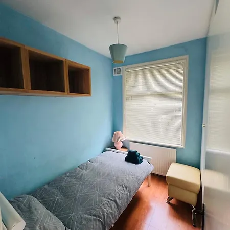 House For 7, Garden With Pond, 20min From Heathrow * 伦敦