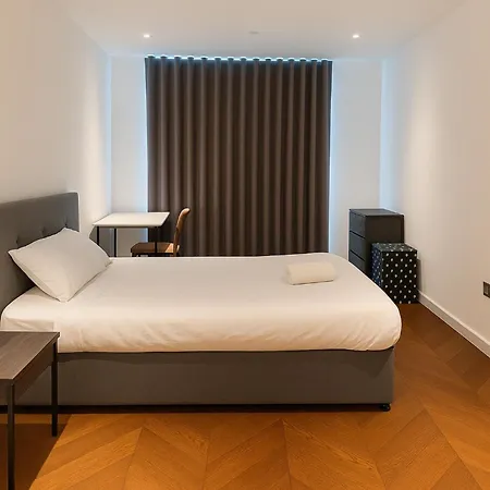 Battersea 2 Bed Riverside London