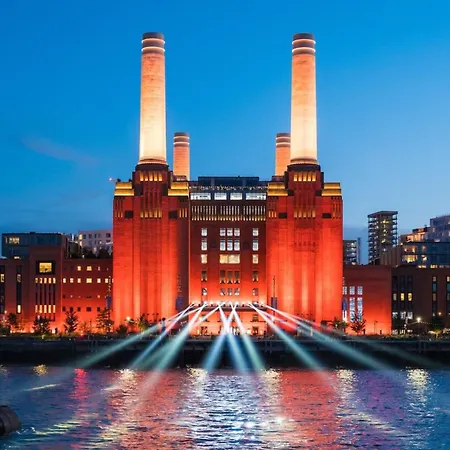 Battersea 2 Bed Riverside Apartment *