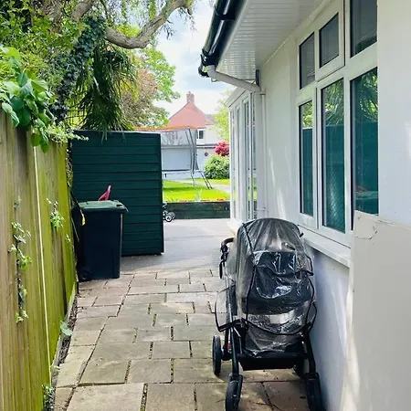 Great Space With Garden And Parking אתר קמפינג