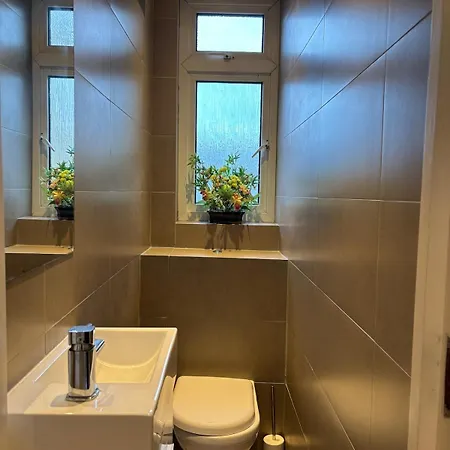 Spacious 3-bedroom Flat In Prime Location London