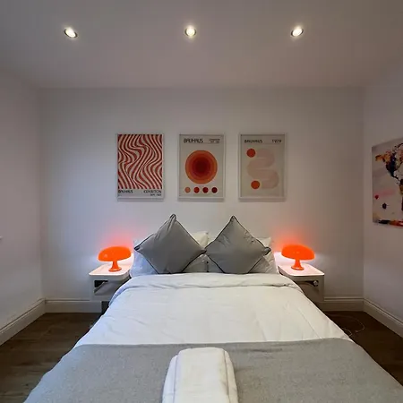 Spacious 3-bedroom Flat In Prime Location Apartment London