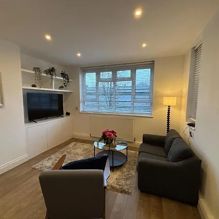 Spacious 3-bedroom Flat In Prime Location London