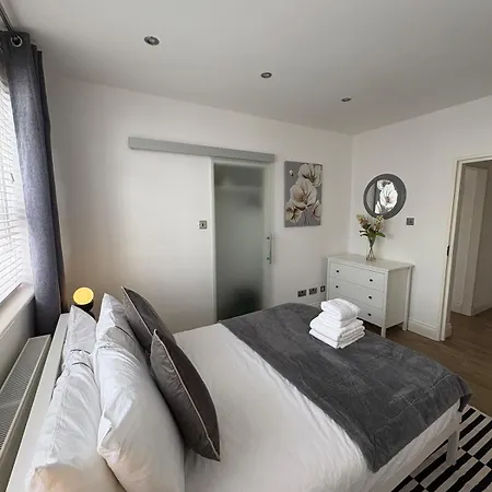 Spacious 3-bedroom Flat In Prime Location