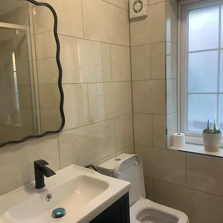 Charming 3bd In West *