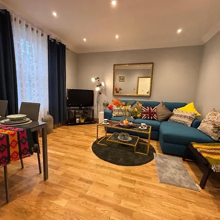 Charming 3bd In West Сasa de vacaciones